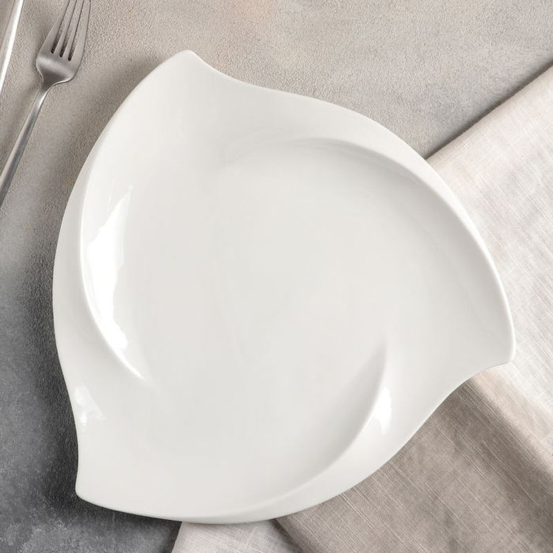 Եռանկյուն ափսե Wilmax WL-991276/A Ariela սպիտակ ճենապակի 20.5սմ 2