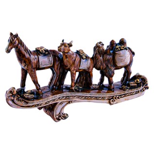 Հուշանվեր արձանիկ 108 N157, որը պատկերում է ուղտի, ձիու և կովի քարավան Մետաքսի ճանապարհին